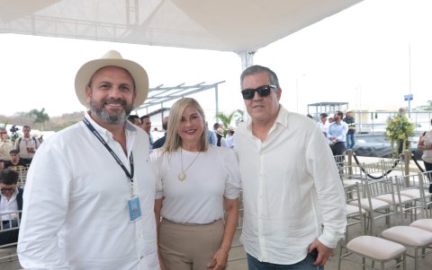 Manuel Nogales, Rhonda Cevallos de Torres y Pedro Solines.