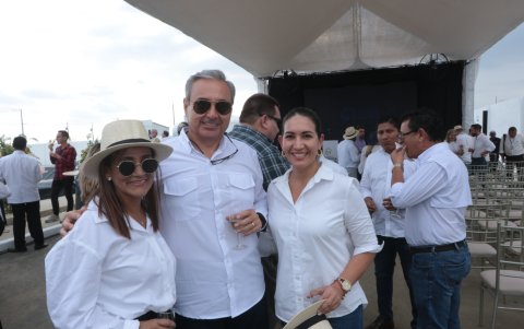 Magali Flor, Xavier Avilés y Claudia Hidalgo.