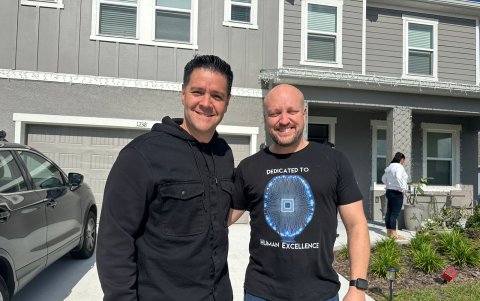 Carlos Luis .junto a su profesor, Juan Antonio Pérez.