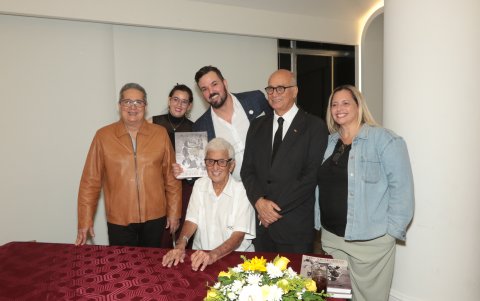 El profesor Delgado  acompañado de Mario Delgado, Isabel Delgado, Maximiliano Delgado, Jorge Delgado Panchana y Paola Delgado.
