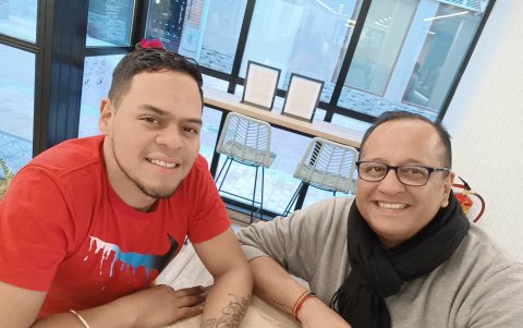 Con su novio, Francisco Carrillo.