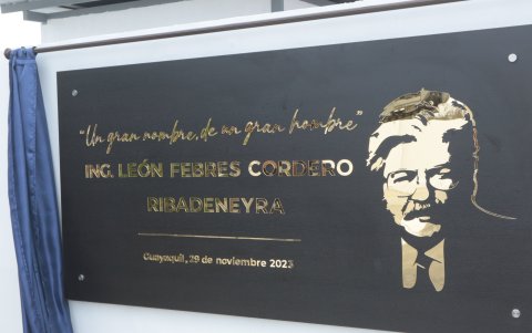 Placa hecha para homenajear al gran León Febres-Cordero