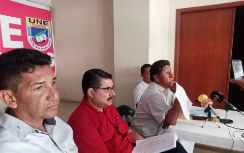 Los dirigentes de la UNE durante la rueda de prensa del miércoles 6 de diciembre.