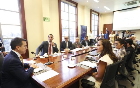 En Guayas, Noboa se ha reunido con la prefecta Aguiñaga, pero no con el alcalde Aquiles Álvarez.