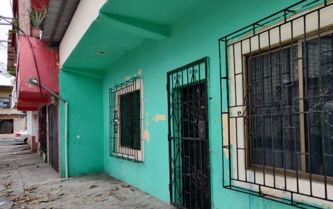 Restos. Fachada del domicilio que fue violentado para la cruel muerte de cuatro menores de edad en el Guasmo Sur