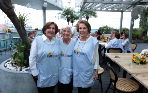 Isabel de Ochoa, María Luisa de Gallegos y Maita de Rizzo.