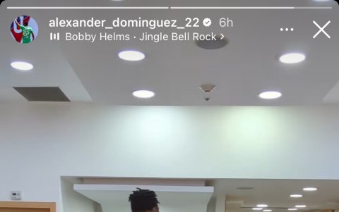 Alexander sabe cómo sacarle el jugo a la Navidad.