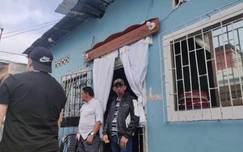 Suceso. Los menores que fueron asesinados por un grupo de sicarios están siendo velados en su domicilio, en el Guasmo Sur.