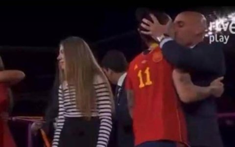 Representantes políticos de España califican este acto como 