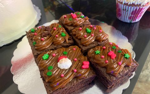 Una variedad de dulces ofrece yummy by Dome