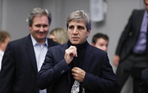 El ministro de Economía de Argentina, Luis Caputo, en las horas previas al anuncio del plan económico.
