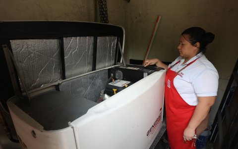 Alternativas. Hay quienes cuentan con generadores, pero estos gastos extra, consideran no son suficientes con el aumento de horas sin luz.