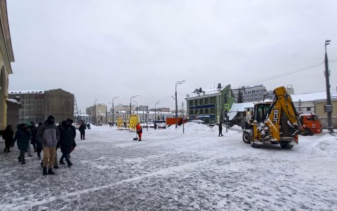 Según los meteorólogos, una de las mayores nevadas en décadas cubrió la capital rusa. Un ciclón provocó más de un día de constantes ventiscas en Moscú.