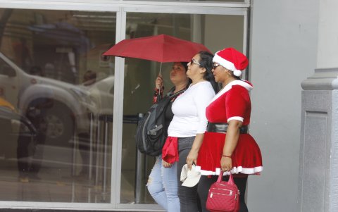 Cuidado. Se usan más sombrillas.