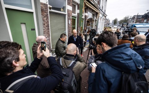 El ministro neerlandés de Sanidad, Ernst Kuipers, habla con la prensa.