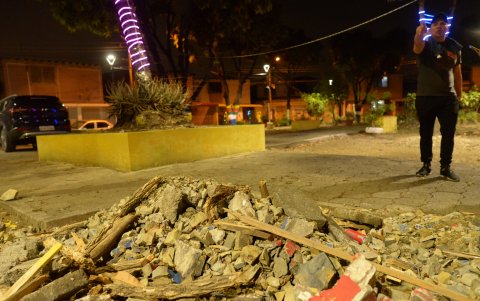 En la Alborada intentaron arreglar el parque de las manzanas 12 y 13, pero una obra de regeneración impidió avanzar con la tarea.