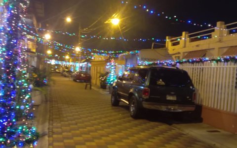 Ciudadela 9 de Octubre. Moradores de varias peatonales de este barrio del sur de la urbe también se unieron para engalanar su sector.