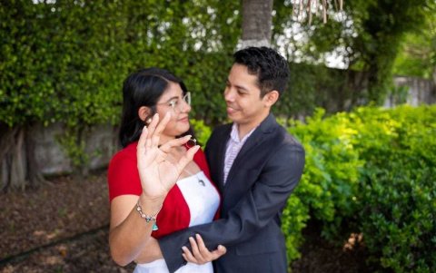 Boda. Débora Padilla y Francis Villalta, una de las parejas que se casa en este diciembre de 2023.