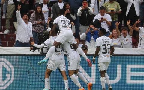Jugadores de Liga celebran un gol, en una fotografía de archivo.