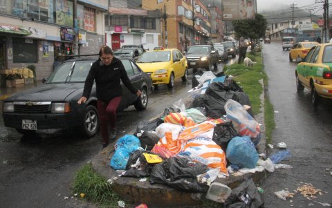 Actualmente, solo entre el 10% y 13% de los desechos que se descartan en el Distrito Metropolitano se reciclan o reutilizan.