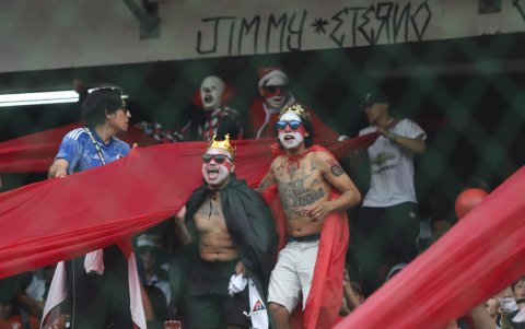 Los hinchas en el estadio.