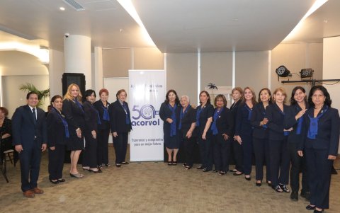 El encuentro tuvo lugar en el Anexo del Tenis Club, en Samborondón, y asistieron cerca de cien personas.