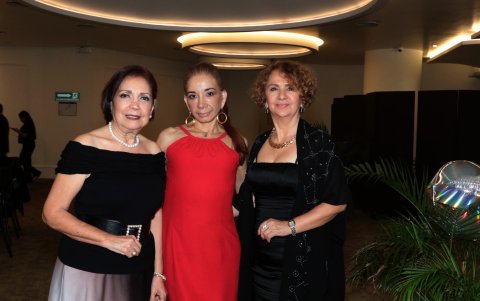 Marcela de Torres, Brenda Miranda y Blanca de Luzuriaga.