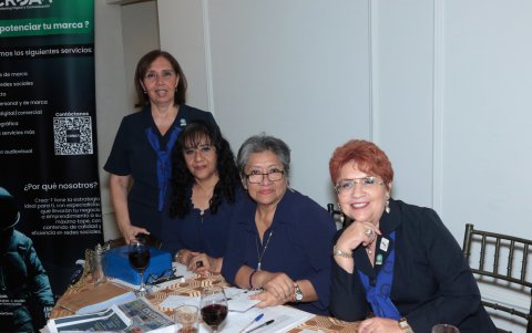 María Gracia de Álava, Marcia Ortiz, Sonia Carcache y Jenny de Quirola.