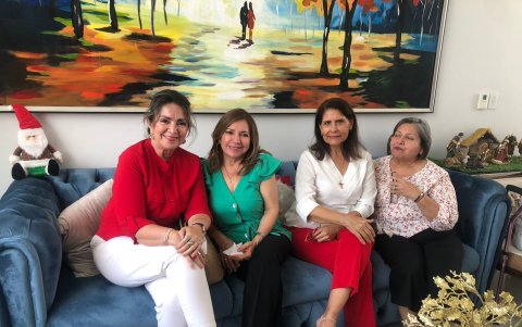 Lorena Eschke, Rosita Piedra, Esther Franco y Juanita Heredia.
