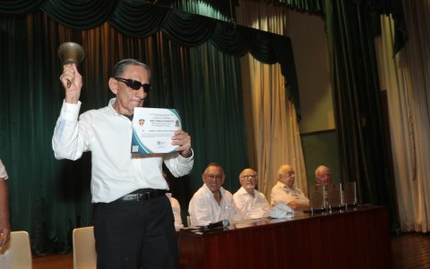 Campanada. Juan Chico García fue uno de los 37 que sonaron la campana.