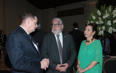 Thierry Souet, Rafael Florido y María Fernanda De Souet.