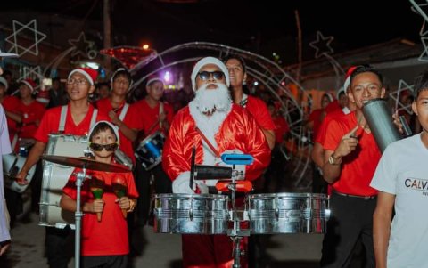 Data de Villamil. Al menos 50 jóvenes son los encargados de poner música a las noches navideñas.