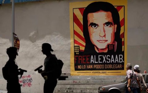Caracas. Cartel en una calle con la frase “Liberen a Alex Saab”.