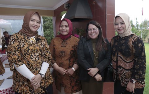 Marissa Dedy, Yeyet Sukarsono, Ana Chávez  y Anti Iqbal.