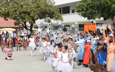 Hubo algarabía durante la presentación escolar.