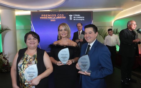 Lina Zambrano, Janeth Hinostroza y Rafael Hernández.