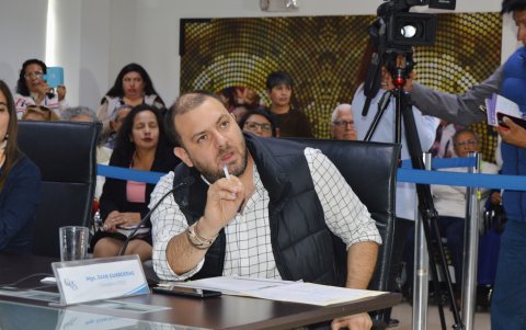 El consejero Guarderas sostiene que no hay ninguna prohibición para que se cambien esas autoridades