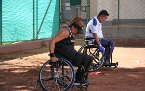 Carolina en una jornada de practica con su compañero.