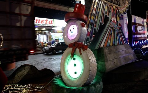 Campaña. Es que la confección de artículos con totora, llantas filtros para aceites, botellas, etc., son elaborados por las manos de los indígenas asentadas en las riberas