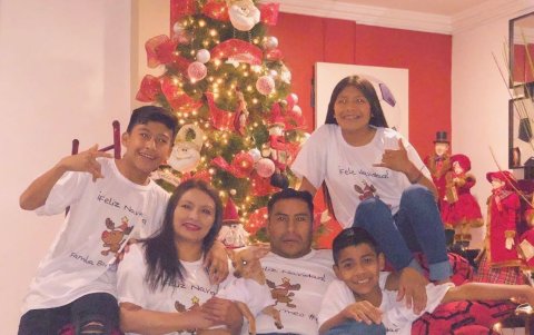 Luisa Espinoza junto a sus más allegados. Brindarán por las cosas buenas y malas que le pasaron en esta temporada. Están entusiasmados por la Libertadores.