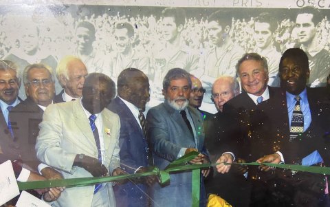 Tremenda foto, año 2008. Moacyr, junto a sus ex compañeros y Lula da Silva ex presidente de Brasil y el gran Pelé.