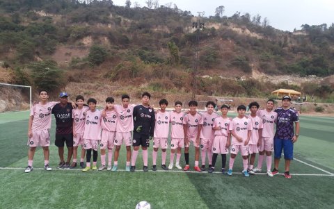 Los chicos de la Escuela de Fútbol Montoya disputan el Torneo de Leyendas.