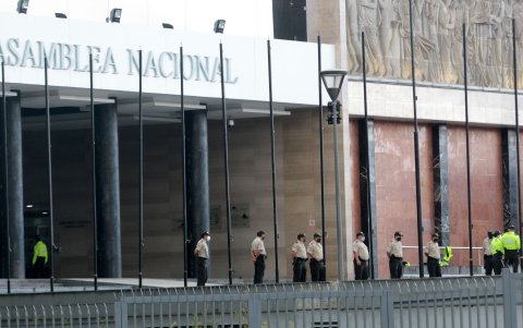 Según las autoridades de la comisión, el problema surge porque la Asamblea se reinstaló con lo necesario