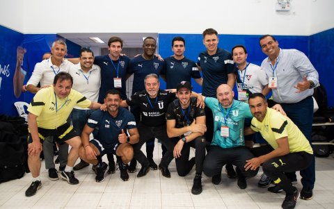 El cuerpo técnico comandado por Luis Zubeldía no continuaría si Isaac Álvarez (c) toma el control del equipo de fútbol.