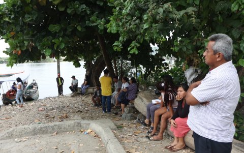 Familiares y allegados están devastados por la situación en Puente Lucía.