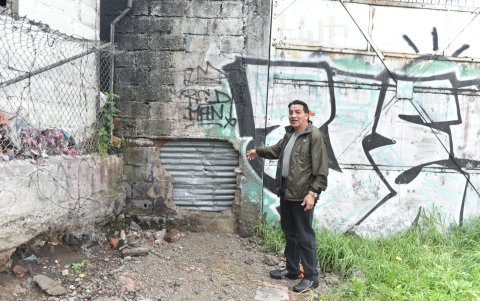 Inseguridad. Delincuentes abren huecos a las paredes para ingresar a robar en los talleres.