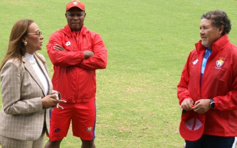 Lucía Vallecilla (i) afirmó que sigue como presidenta de El Nacional pese a la inhabilitación por parte del Ministerio del Deporte.