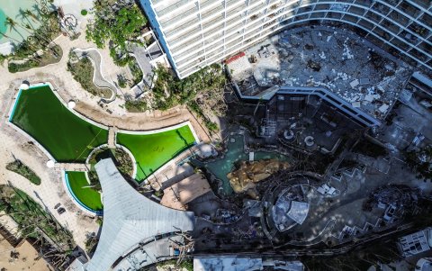 Escombros de un hotel afectado tras el paso del 'huracán Otis', el 23 de diciembre de 2023, en Acapulco, estado de Guerrero (México).