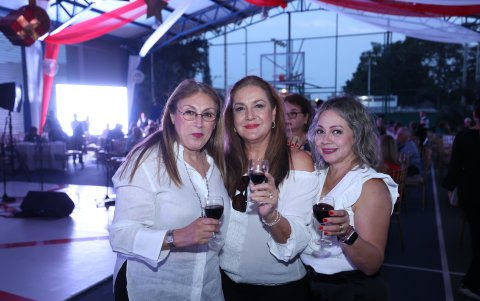 Mariuxi Morales, Lorena Ugarte y Anabel Sánchez.
