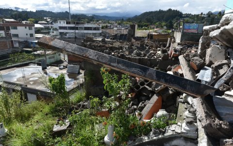 Una de las viviendas quedó completamente destruida, las paredes se vinieron abajo. Los afectados fueron evacuados.